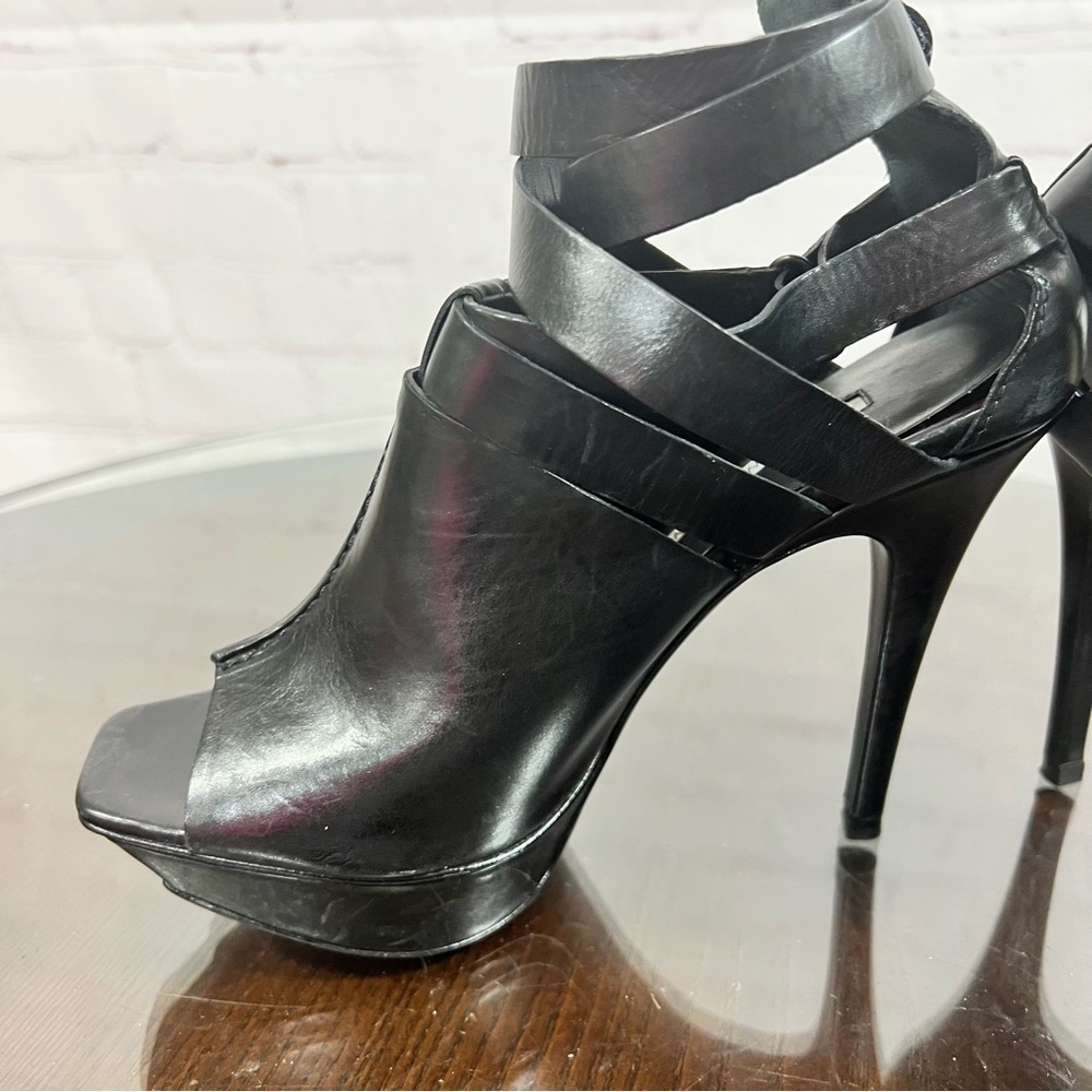 VERA WANG Lavender Hot & Sexy Cris Cross Strappy Leather Platform Sandal 6.5 EUC - Picture 10 of 16